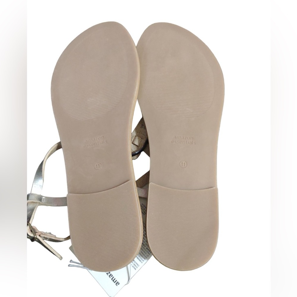 Amazon Essentials Gold Thong Sandals. Size 11   NEW - Picture 3 of 3